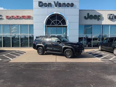 Used 2025 Toyota 4Runner SR5 image 1