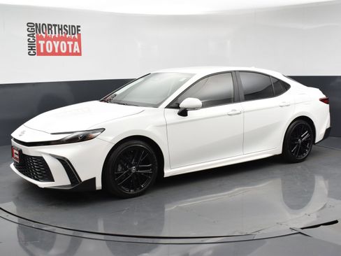 Used 2025 Toyota Camry SE w/ Convenience Package FWD image 8