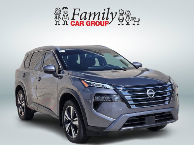 Used 2025 Nissan Rogue SL w/ SL Premium Package FWD image 2