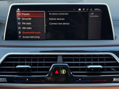 Used 2022 BMW 740i w/ M Sport Package RWD image 28