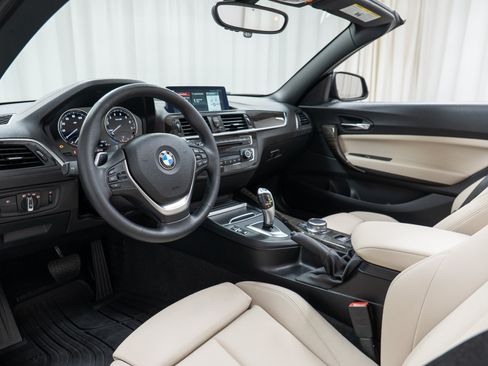 Used 2018 BMW 230i xDrive Convertible AWD/4WD image 12