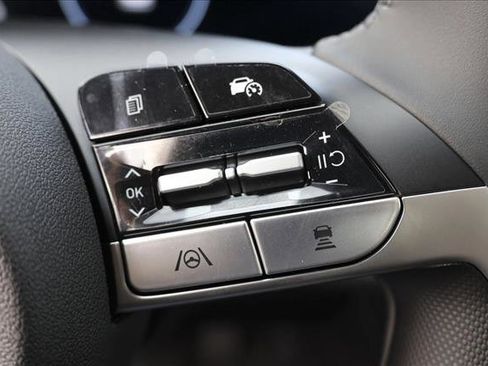 New 2025 Hyundai Elantra SEL image 16