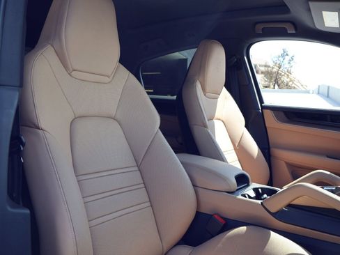 New 2026 Porsche Cayenne Coupe image 24