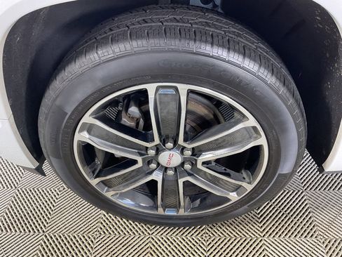 Used 2019 GMC Acadia Denali w/ Technology Package AWD/4WD image 5