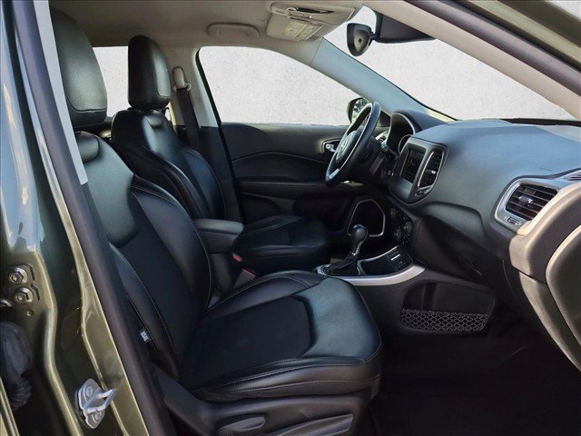 Used 2018 Jeep Compass Latitude w/ Popular Equipment Group FWD image 19