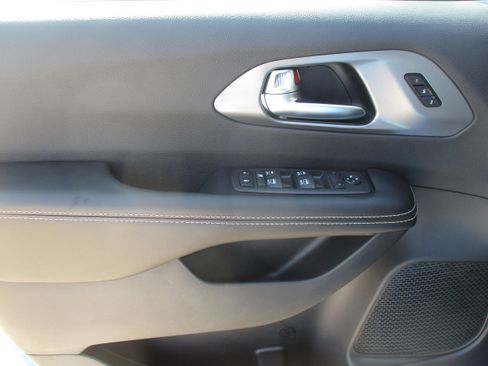 New 2026 Chrysler Pacifica Select FWD image 30