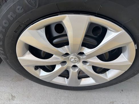 Used 2025 Toyota Corolla LE FWD image 31