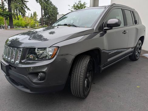 Used 2016 Jeep Compass Latitude AWD/4WD image 3