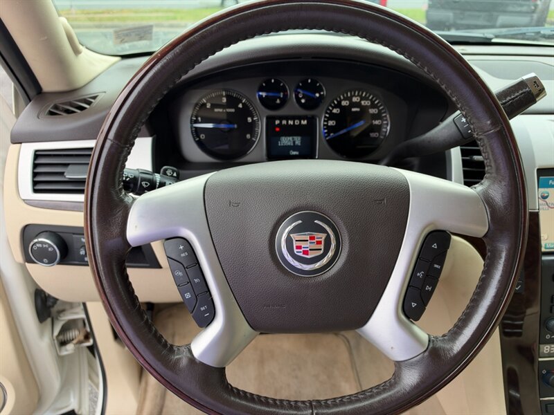 Used 2007 Cadillac Escalade AWD w/ Information Package image 19