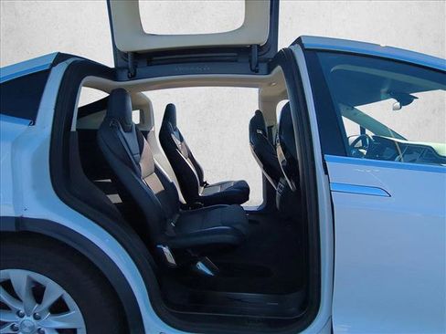 Used 2016 Tesla Model X 75D image 21