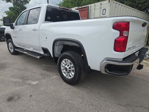 Used 2024 Chevrolet Silverado 2500 LT w/ Convenience Package AWD/4WD image 3