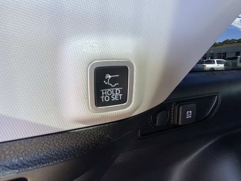 Certified 2023 Jeep Grand Cherokee Limited image 7