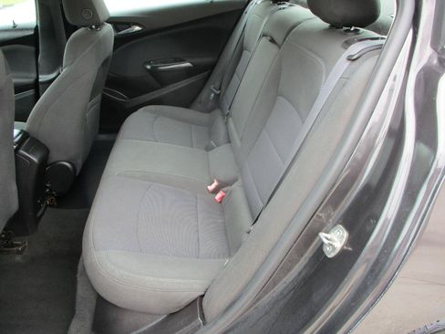 Used 2017 Chevrolet Cruze LT w/ Convenience Package FWD image 13
