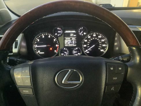 Used 2013 Lexus LX 570 4WD w/ Luxury Pkg image 16