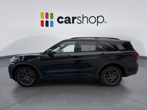 Used 2025 Ford Explorer ST-Line w/ ST-Line Street Pack AWD/4WD image 2