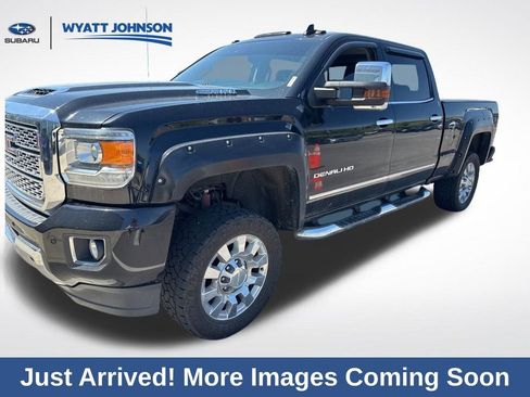 Used 2019 GMC Sierra 2500 Denali w/ Duramax Plus Package image 3
