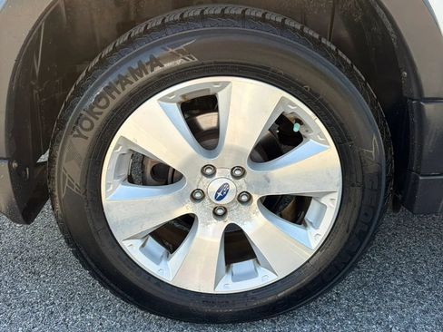 Used 2012 Subaru Outback 3.6R Limited w/ Moonroof Pkg AWD/4WD image 15