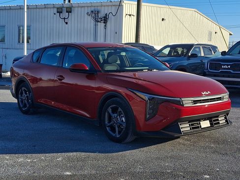 Used 2025 Kia K4 LXS image 3