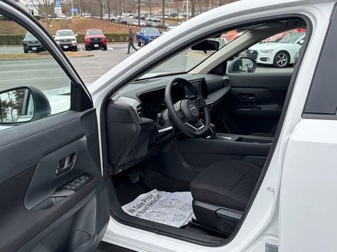 Used 2025 Nissan Kicks S image 14