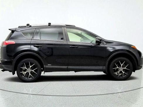 Used 2018 Toyota RAV4 SE AWD/4WD image 4