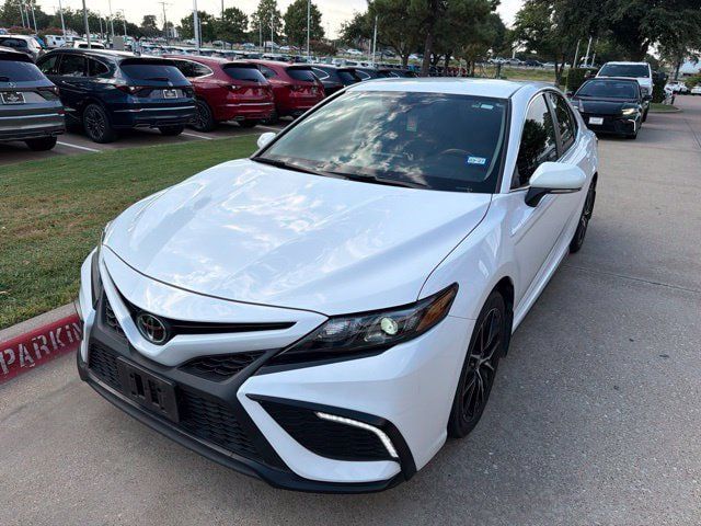 Used 2024 Toyota Camry SE w/ Convenience Package FWD image 5