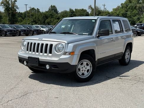Used 2014 Jeep Patriot Sport w/ Power Value Group FWD image 3