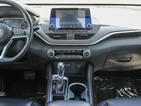 Used 2024 Nissan Altima 2.5 SR FWD image 14