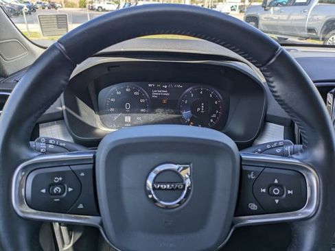 Used 2021 Volvo XC40 T5 Momentum w/ Premium Package image 25