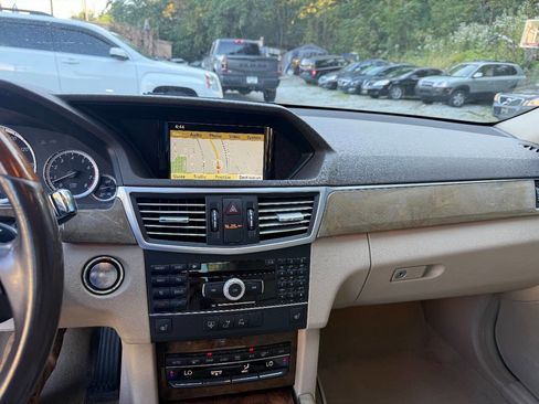 Used 2011 Mercedes-Benz E 350 4MATIC Sedan image 17
