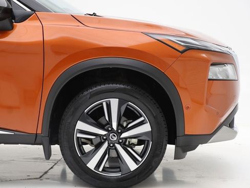 Used 2021 Nissan Rogue Platinum image 4