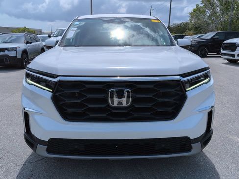 Used 2025 Honda Pilot EX-L image 3