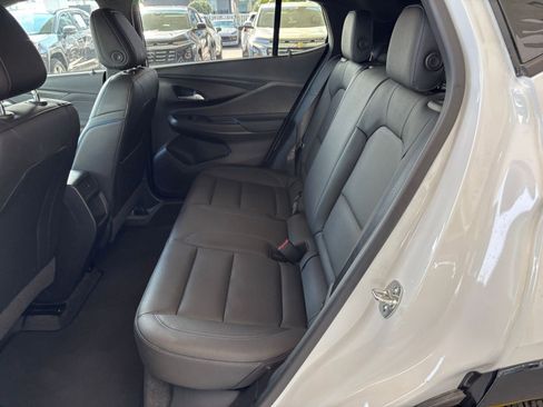 Used 2025 Buick Envista Sport Touring image 25