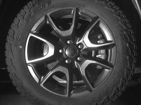 Used 2025 Jeep Compass Trailhawk AWD/4WD image 13