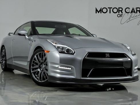 Used 2016 Nissan GT-R Premium image 1