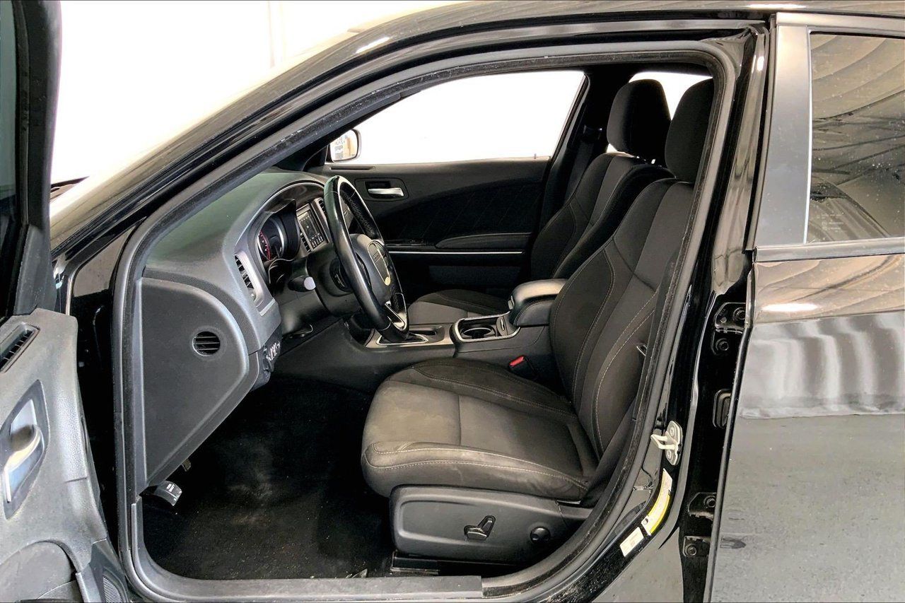 Used 2022 Dodge Charger SXT RWD image 13