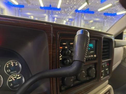 Used 2002 Cadillac Escalade EXT image 39