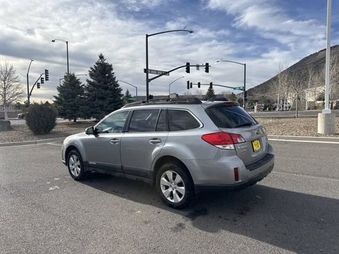 Used 2011 Subaru Outback 2.5i Limited image 5