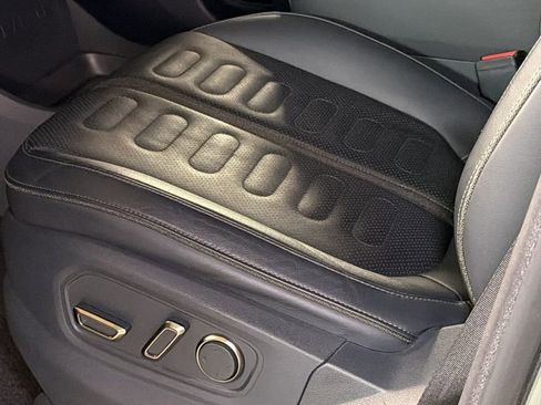 Used 2022 Rivian R1T Launch Edition image 21