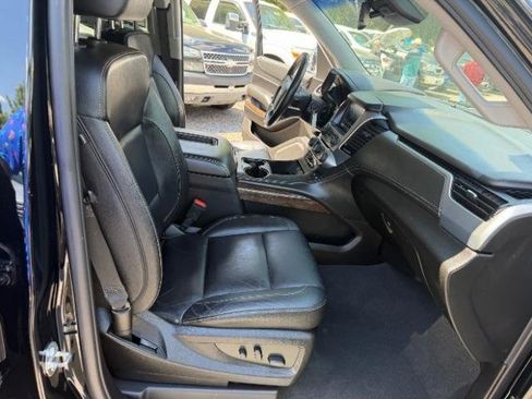 Used 2019 Chevrolet Suburban LT AWD/4WD image 36