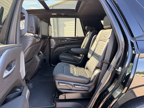 Used 2023 Cadillac Escalade V AWD/4WD image 28