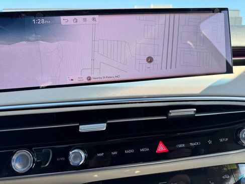 New 2026 Genesis GV70 2.5T Advanced AWD/4WD image 15