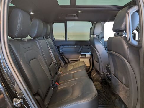 Used 2023 Land Rover Defender 130 SE image 29