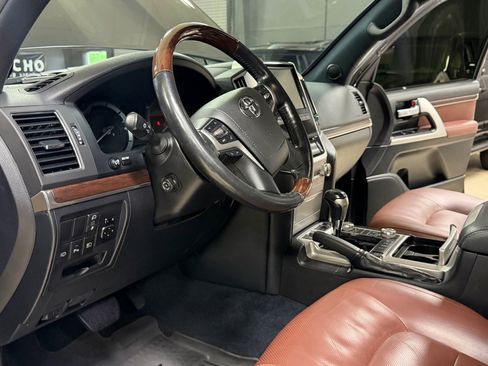 Used 2018 Toyota Land Cruiser w/ Carpet Mat Package AWD/4WD image 25