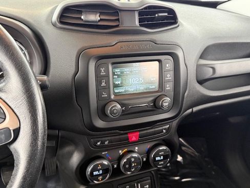 Used 2015 Jeep Renegade Latitude w/ Popular Equipment Group image 13