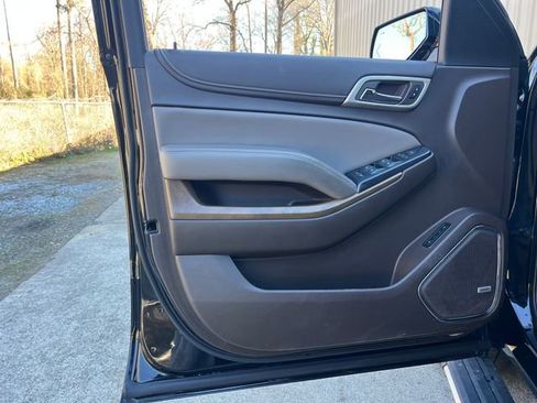 Used 2020 GMC Yukon XL Denali w/ Denali Premium Package image 10