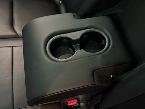 Used 2022 Tesla Model Y Long Range image 30