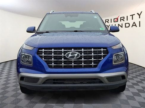 Used 2023 Hyundai Venue SEL image 2