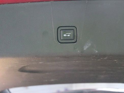 Used 2023 Chevrolet Traverse Premier AWD/4WD image 16