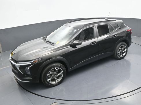 Used 2024 Chevrolet Trax LT image 44