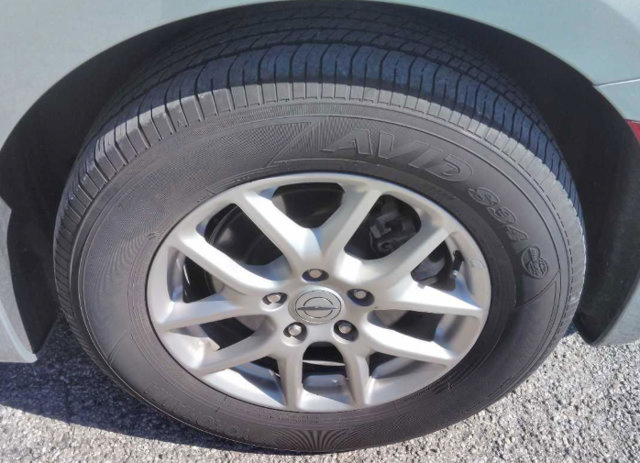 Used 2024 Chrysler Pacifica Touring-L FWD image 2